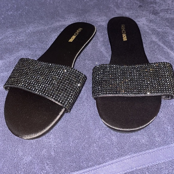 NWOT Fashion nova black embellished slide - Picture 3 of 4